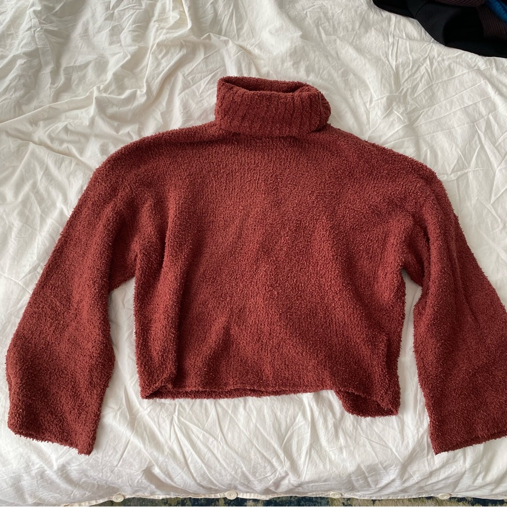 UO Cropped Soft Turtle Neck Sweater